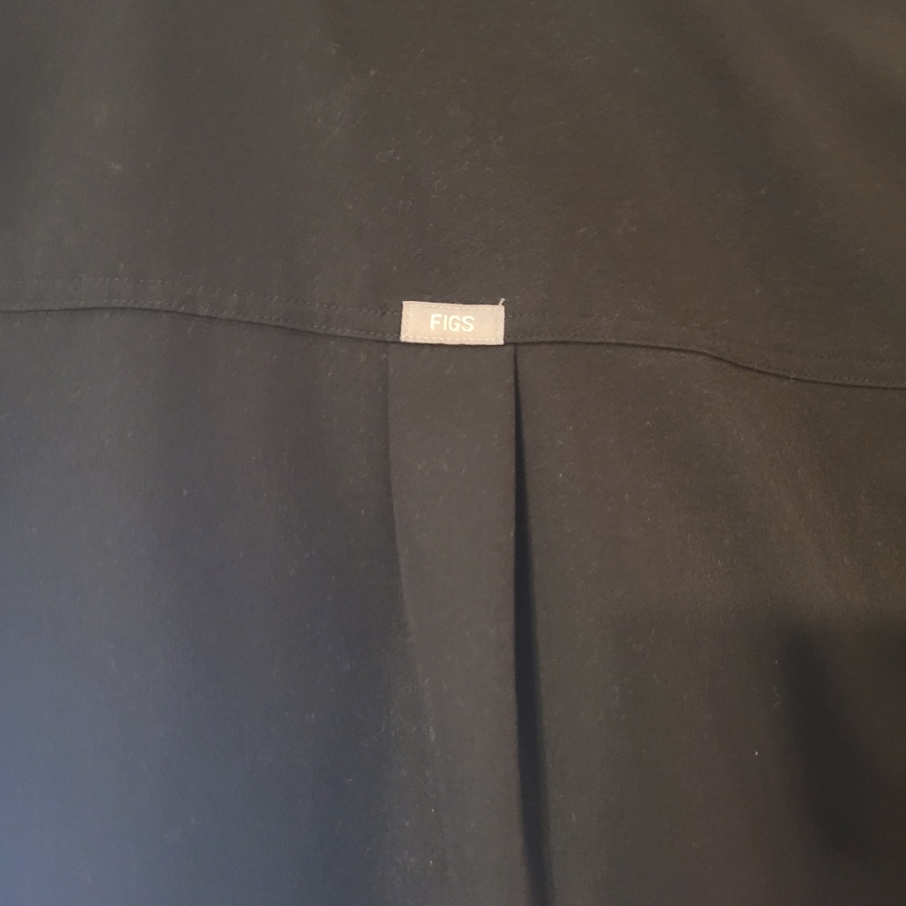 Gently used FIGS Woman's Scrub Top